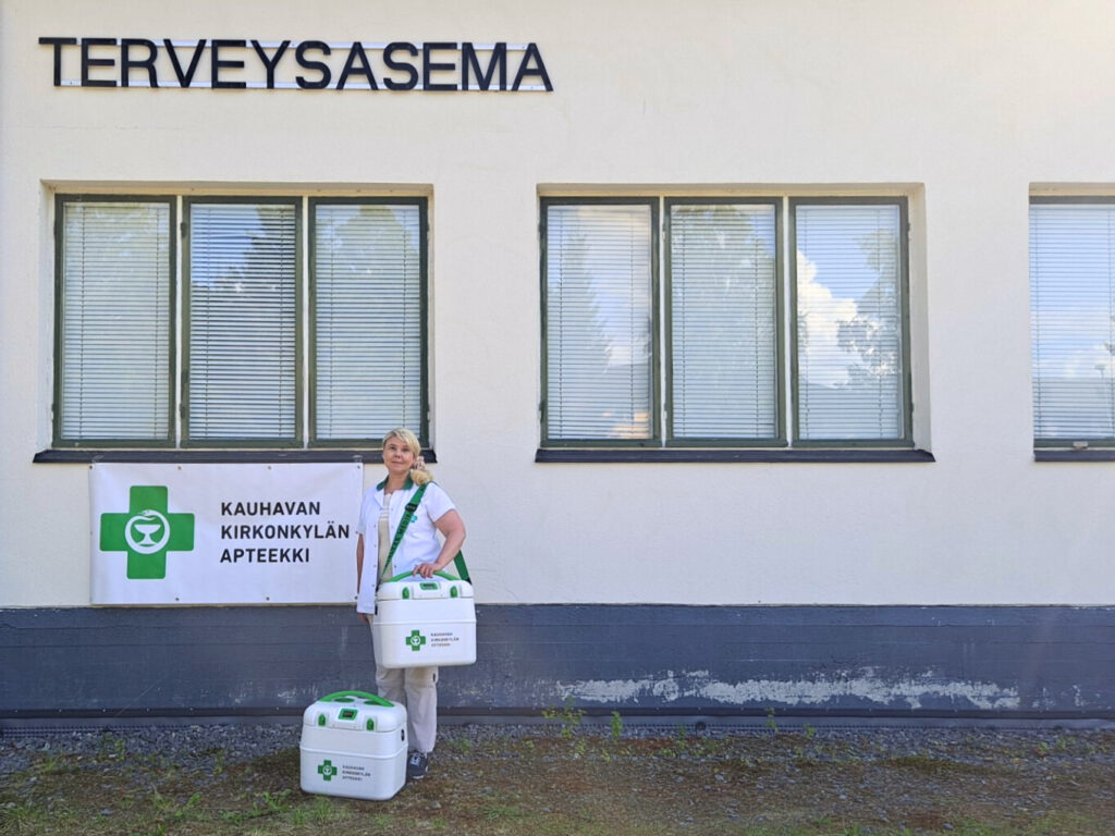 Tilapäinen apteekki palveli osallistujia aamusta iltamyöhään Suviseuroilla: Yhteistyöllä onnistuneeseen toteutukseen